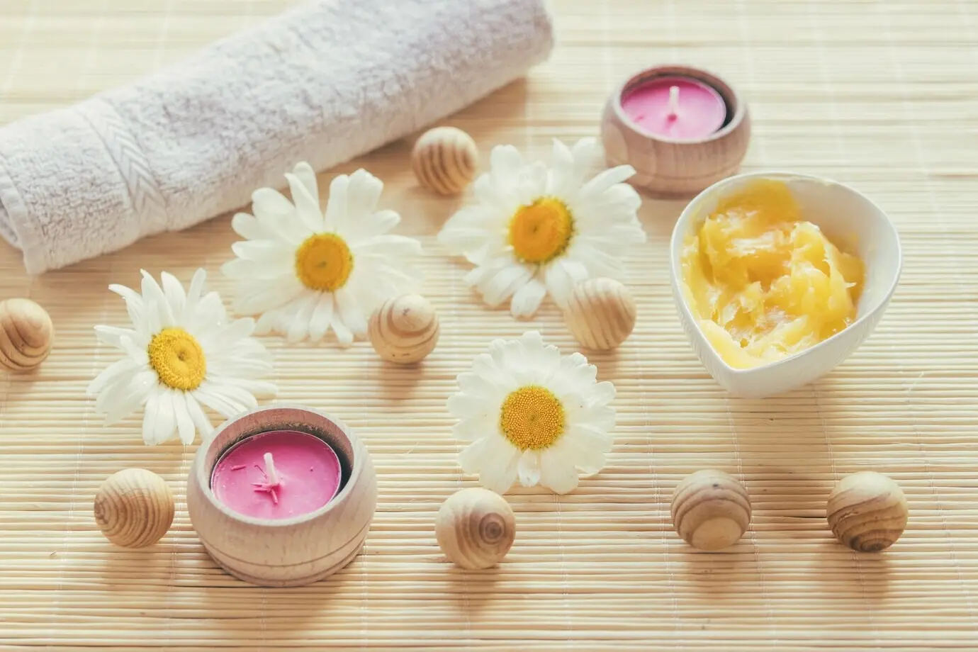 Kamillen, Sheabutter und Kerzen